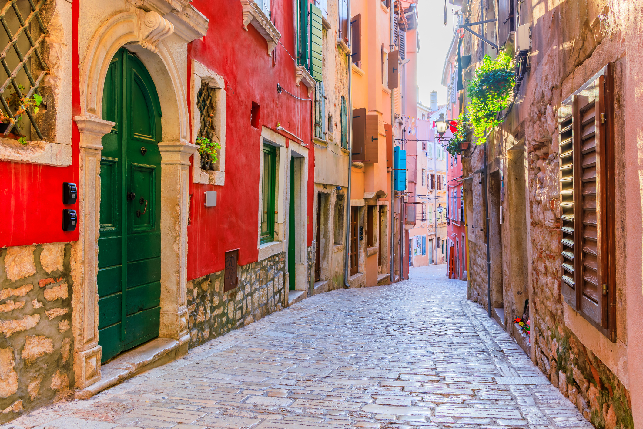 Cobblestone Grisia street with painted doors — Rovinj Old Town atmosphere
